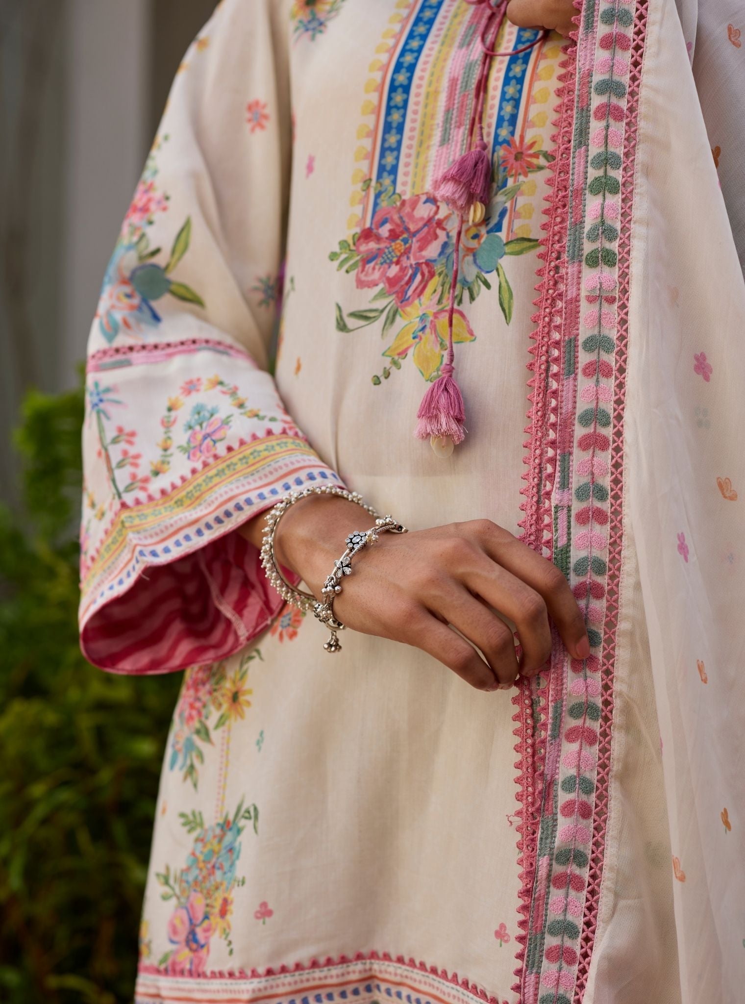 Enaara Lawn Off White Kurta Set