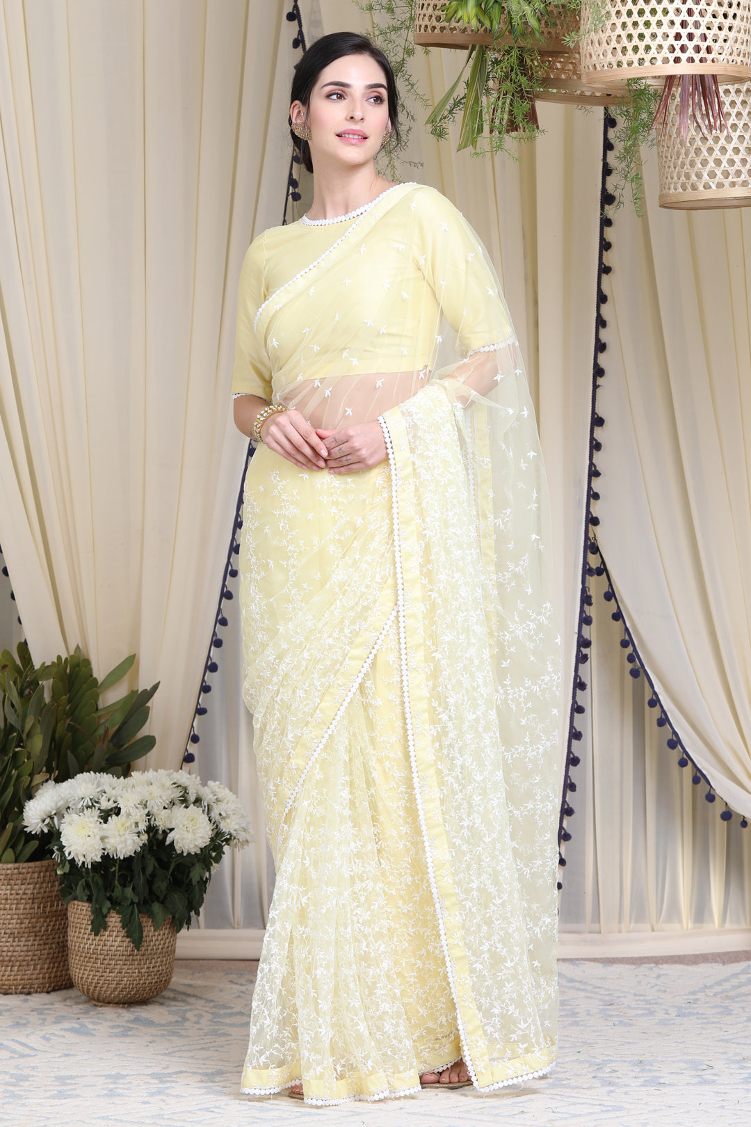 https://cdn.shopify.com/s/files/1/0088/4031/4931/files/yellow_sari.mp4?v=1597126516