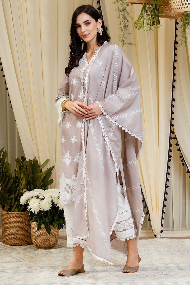 Daigonal embroidered chunni