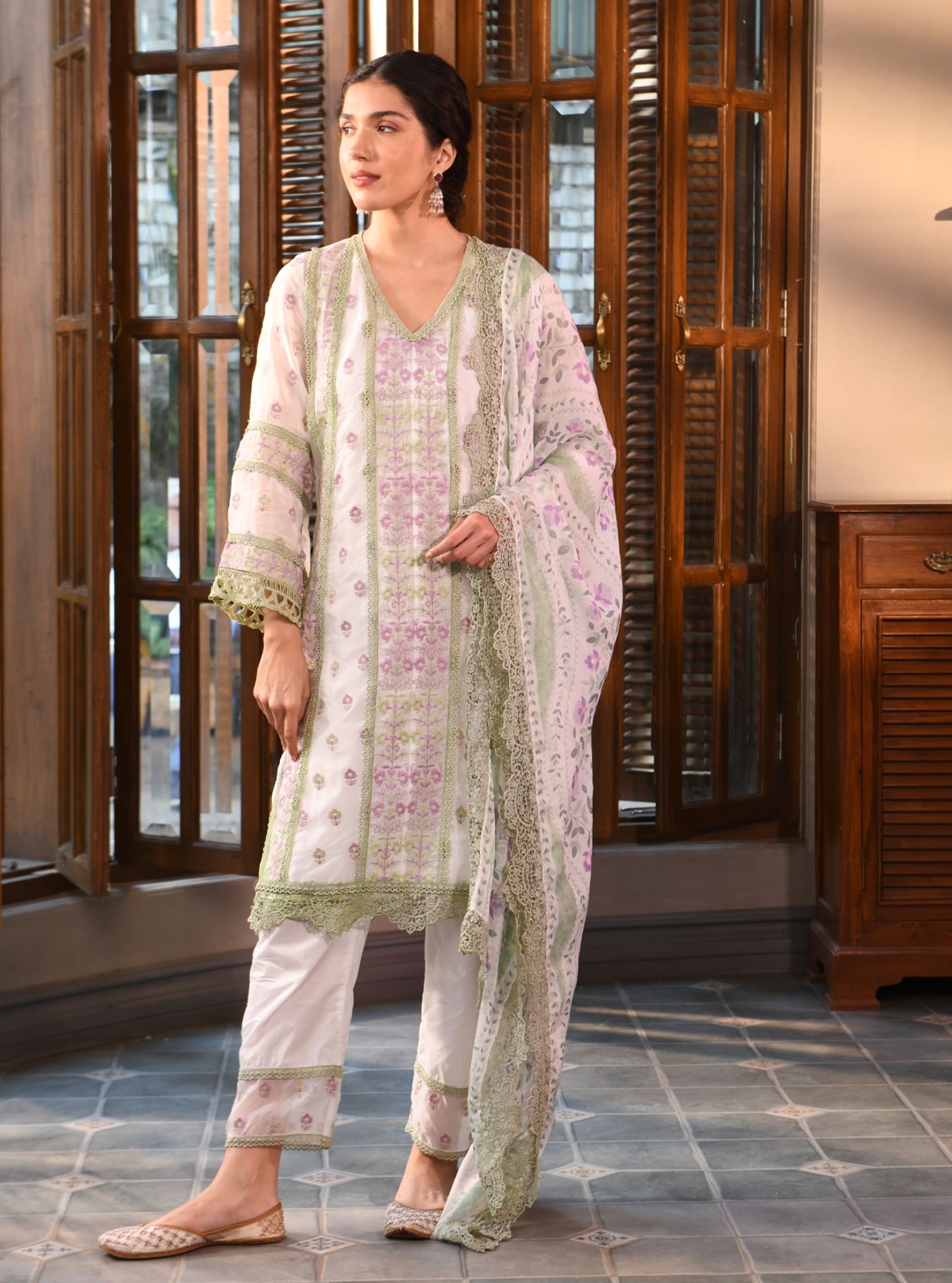 Mulmul Organza Paniz White Kurta With Mulmul Cotton Paniz White Pant