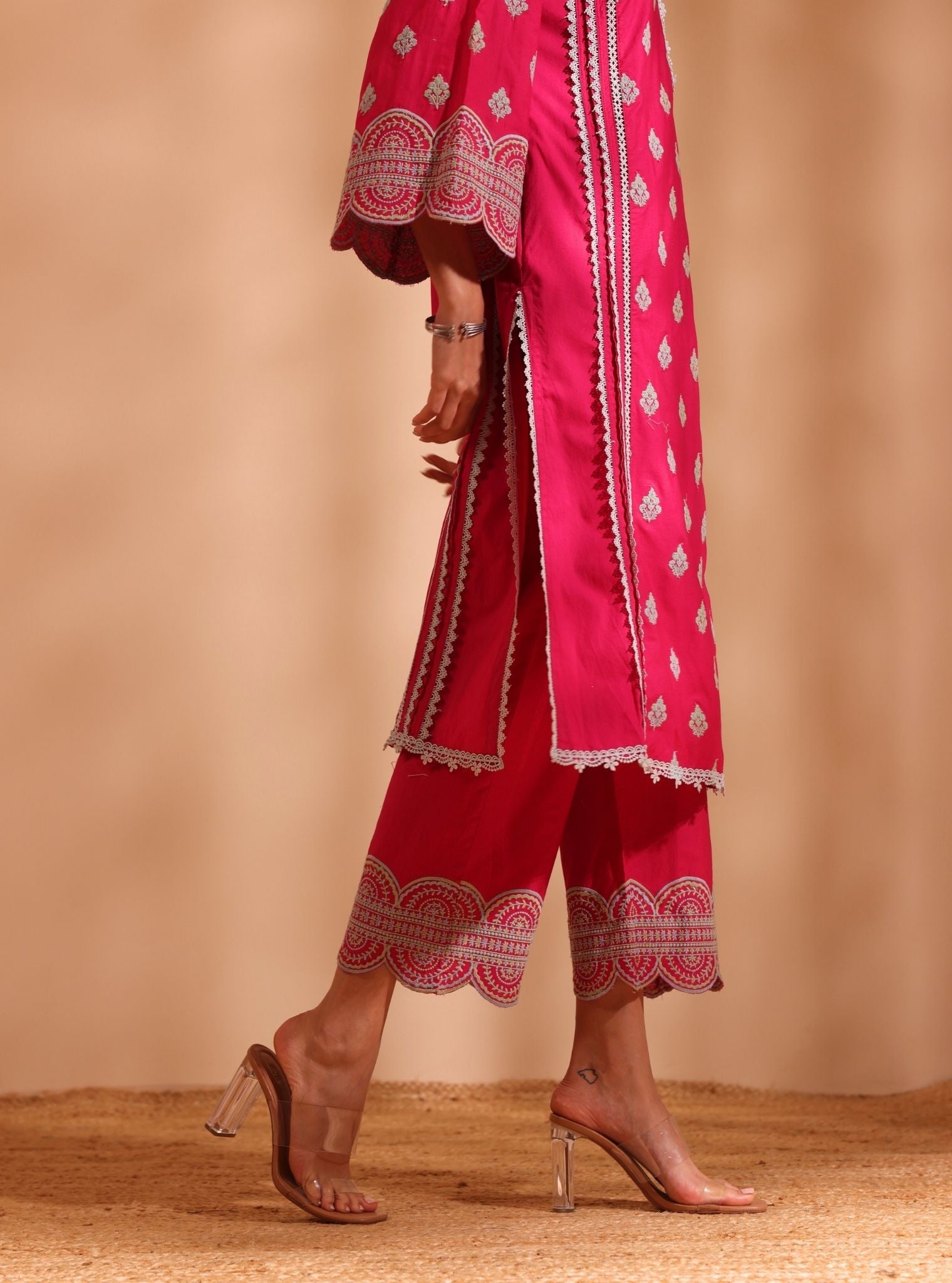 Mulmul Cotton Maira Fuschia Kurta With Mulmul Cotton Maira Fuschia Pant