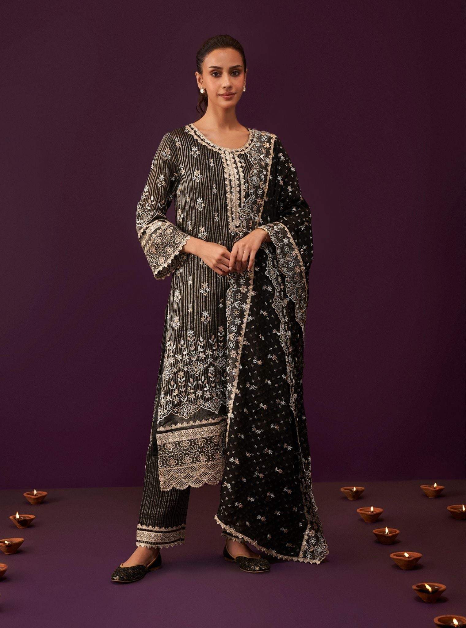 Mulmul Banarsi Idaya Black Kurta With Mulmul Banarsi Idaya Black Pant