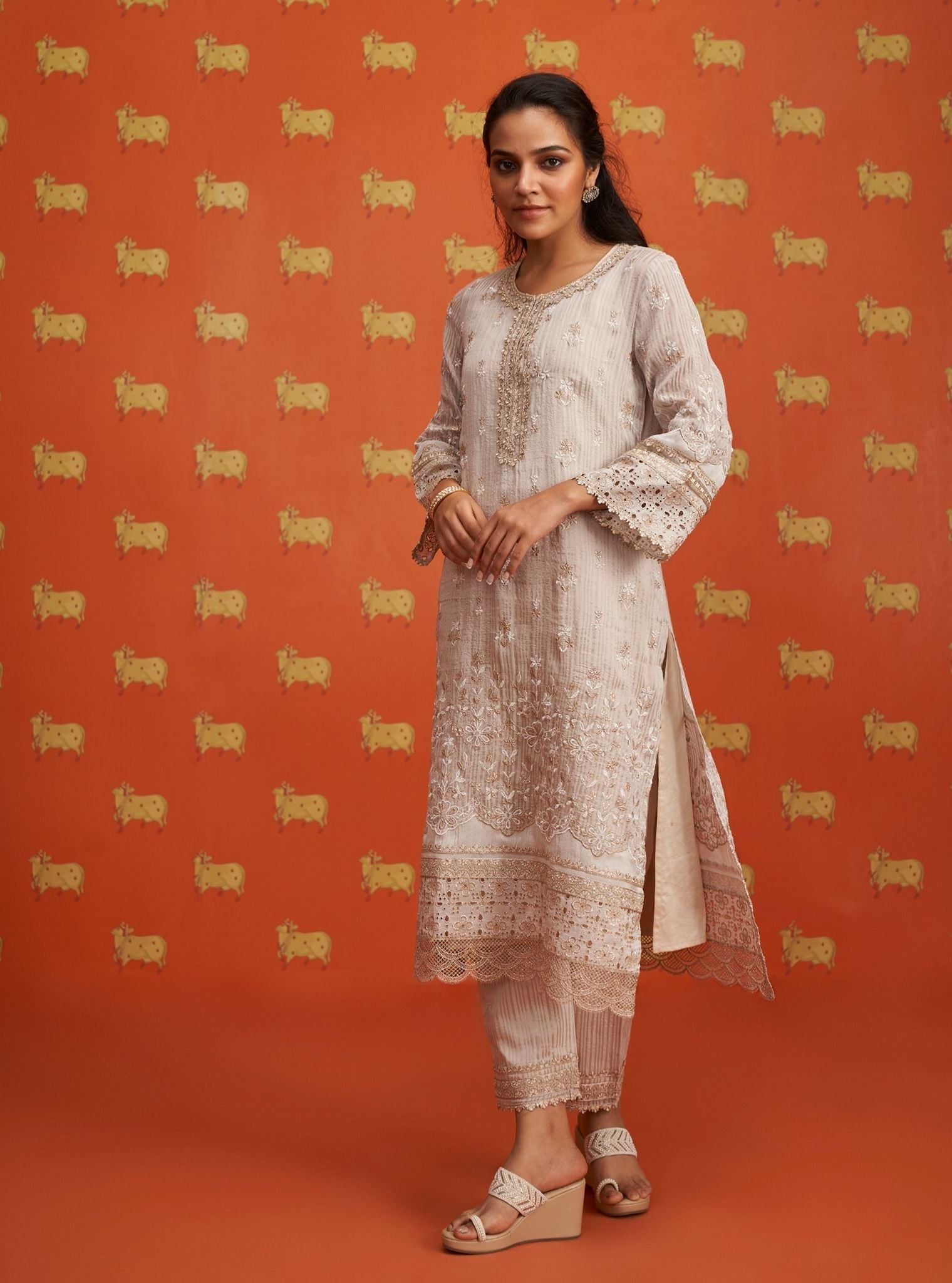 Mulmul Banarsi Idaya Off White Kurta With Mulmul Banarsi Idaya Off White Pant