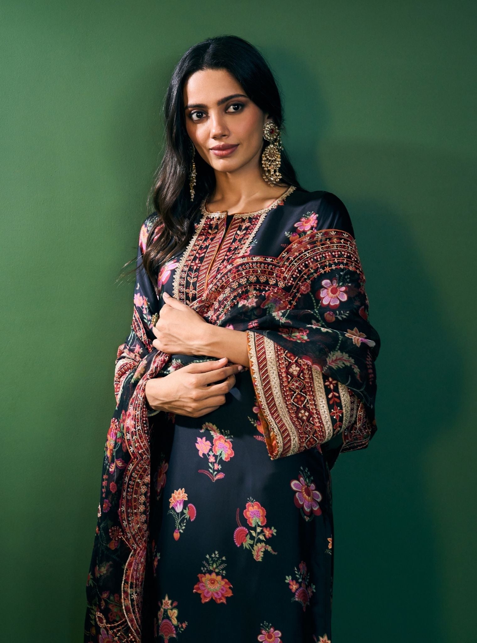 Ovia Cupro Satin Printed Black Kurta & Pant Set