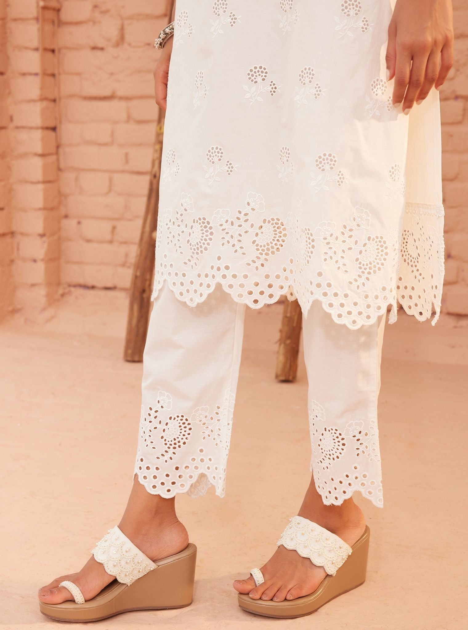 Mulmul Cotton Dahna White Kurta With Mulmul Cotton Dahna White Pant