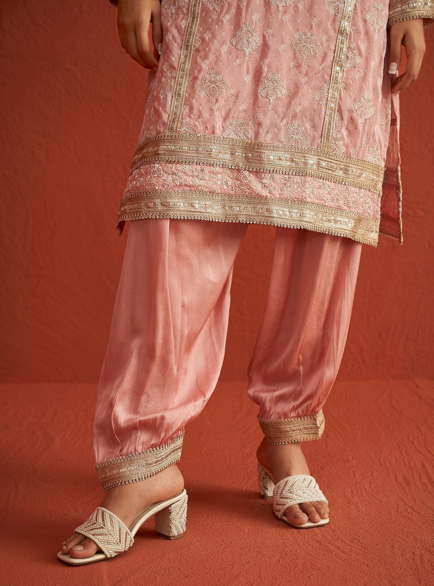 Mulmul Banarsi Faye Pink Kurta With Mulmul Cupro Satin Faye Pink Pant