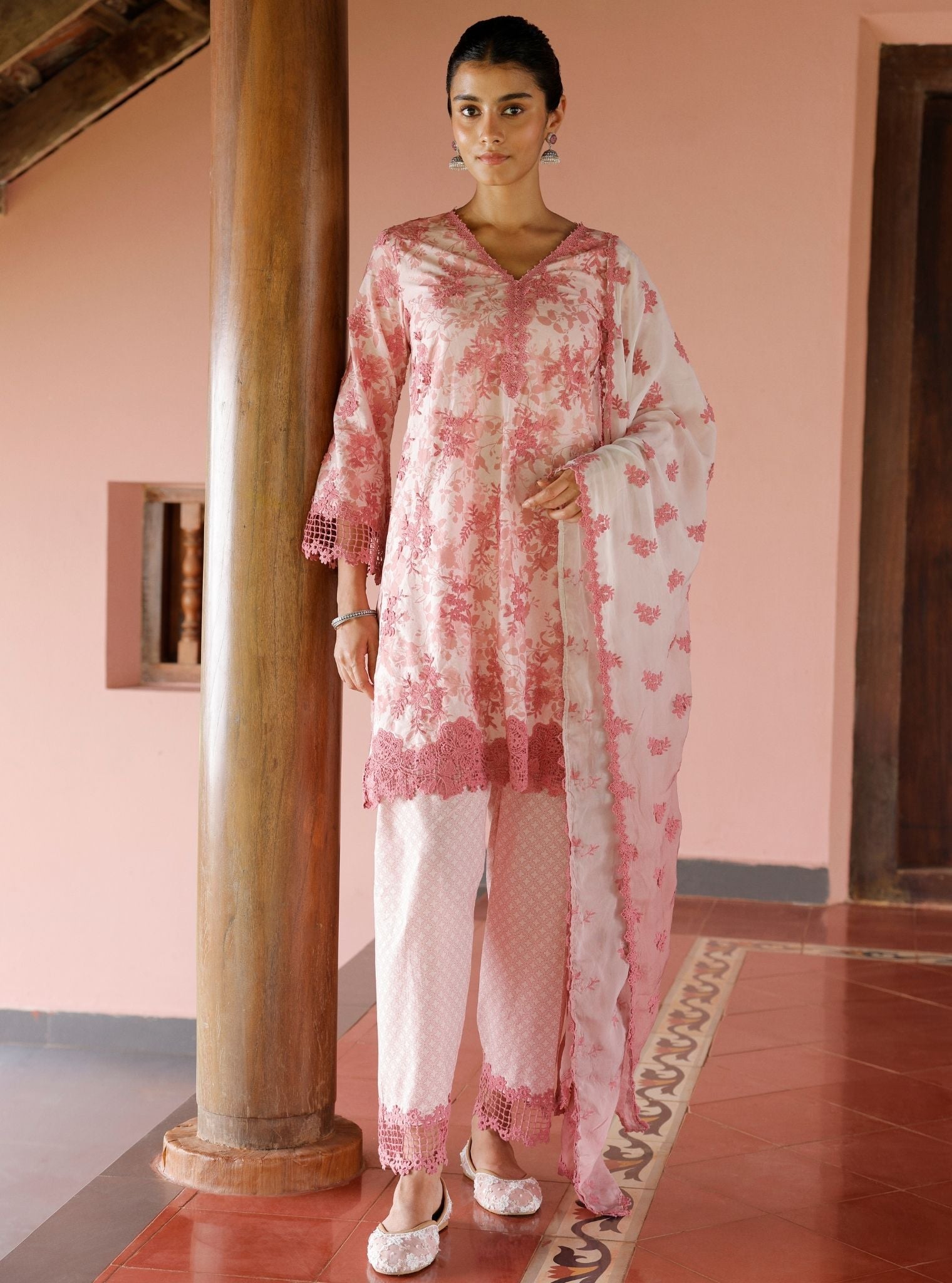 Mulmul Organza Ombre Yamya Pink Dupatta