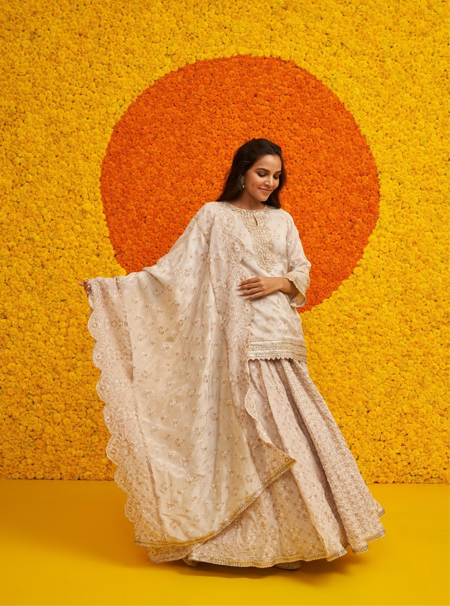 Mulmul Banarsi Nazariya Off White Kurta With Mulmul Banarsi Nazariya Off White Lehenga