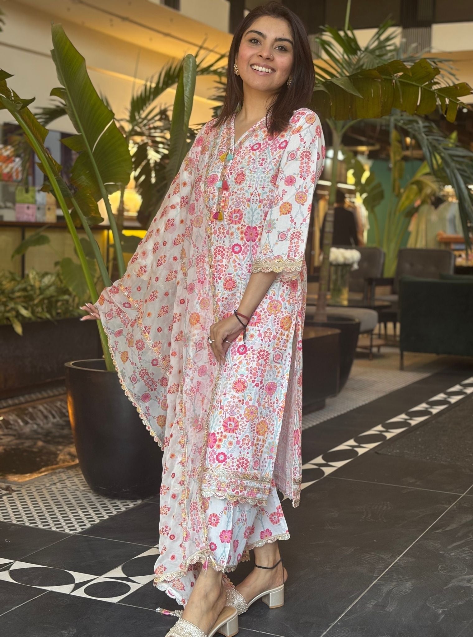 Mulmul Cotton Printed Florie White Kurta With Mulmul Cotton Printed Florie White Pant