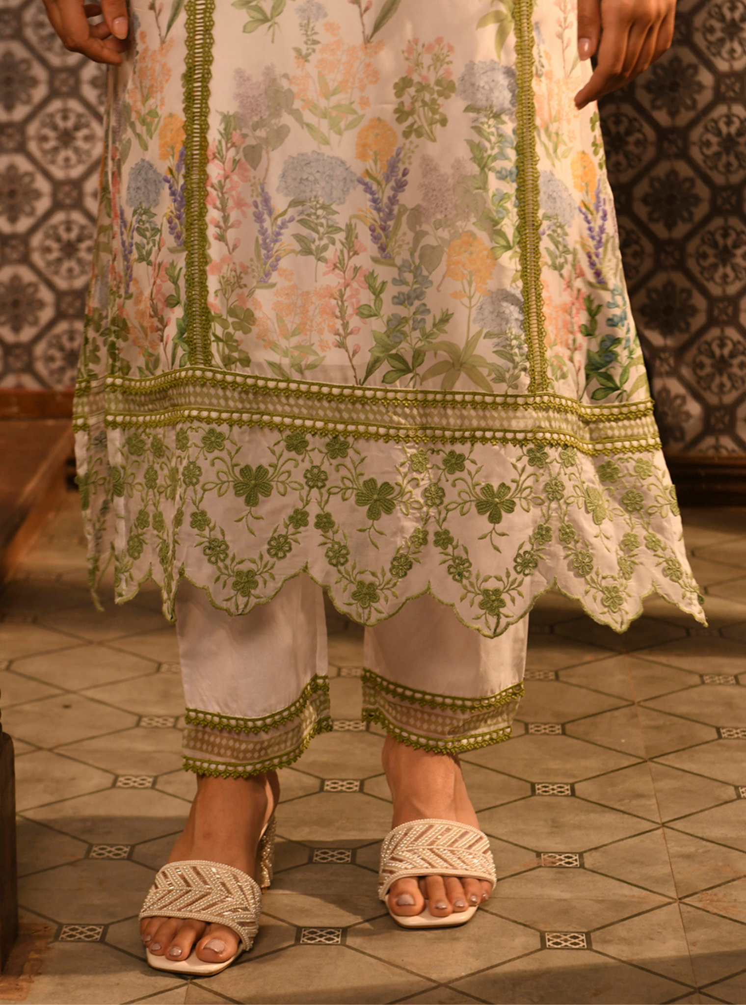 Mulmul Organza Neda White Printed Kurta With Mulmul Cotton Neda White Pant