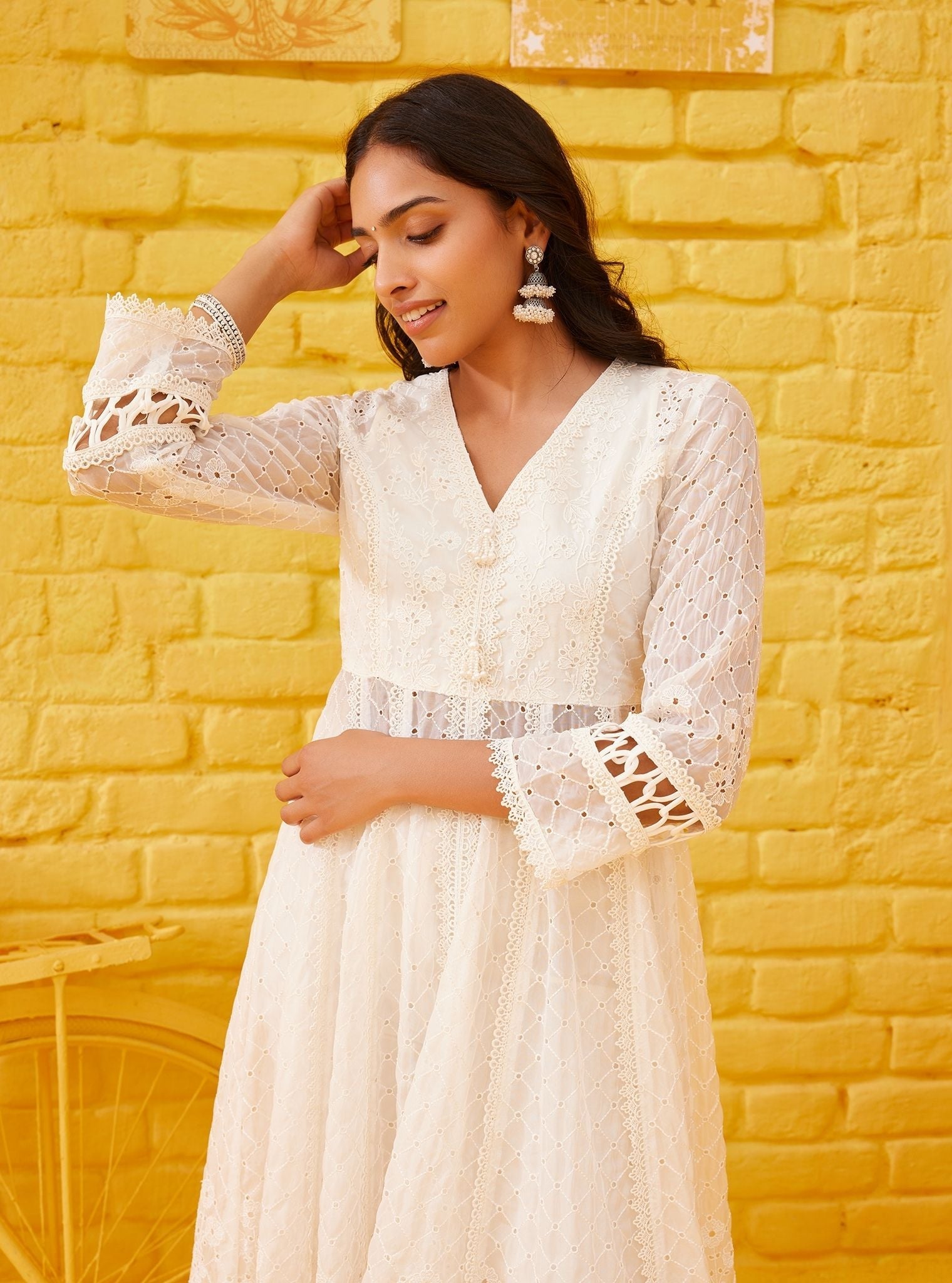 Mulmul Organza Ilaa Off White Anarkali Kurta With Mulmul Cotton Ilaa Off White Pant