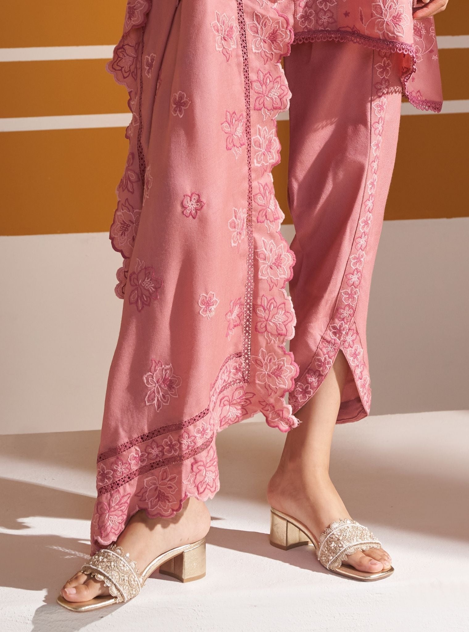 Mulmul Wool Ellis Pink Kurta With Mulmul Wool Ellis Pink Pant