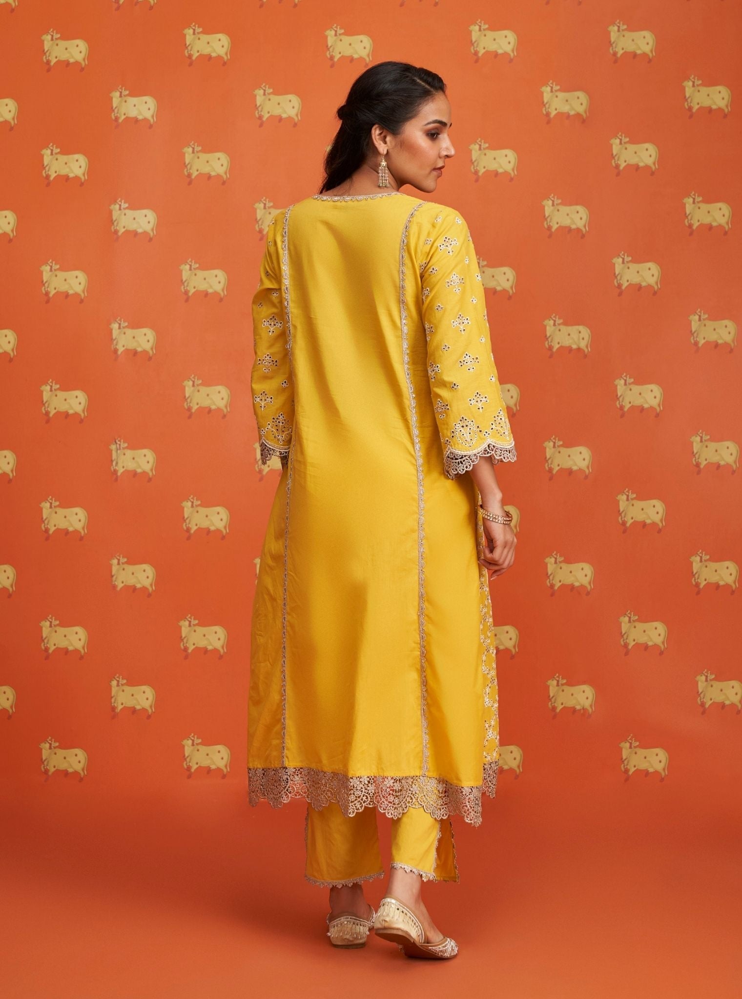 Mulmul Cotton Itsara Yellow Kurta With Mulmul Cotton Itsara Yellow Pant