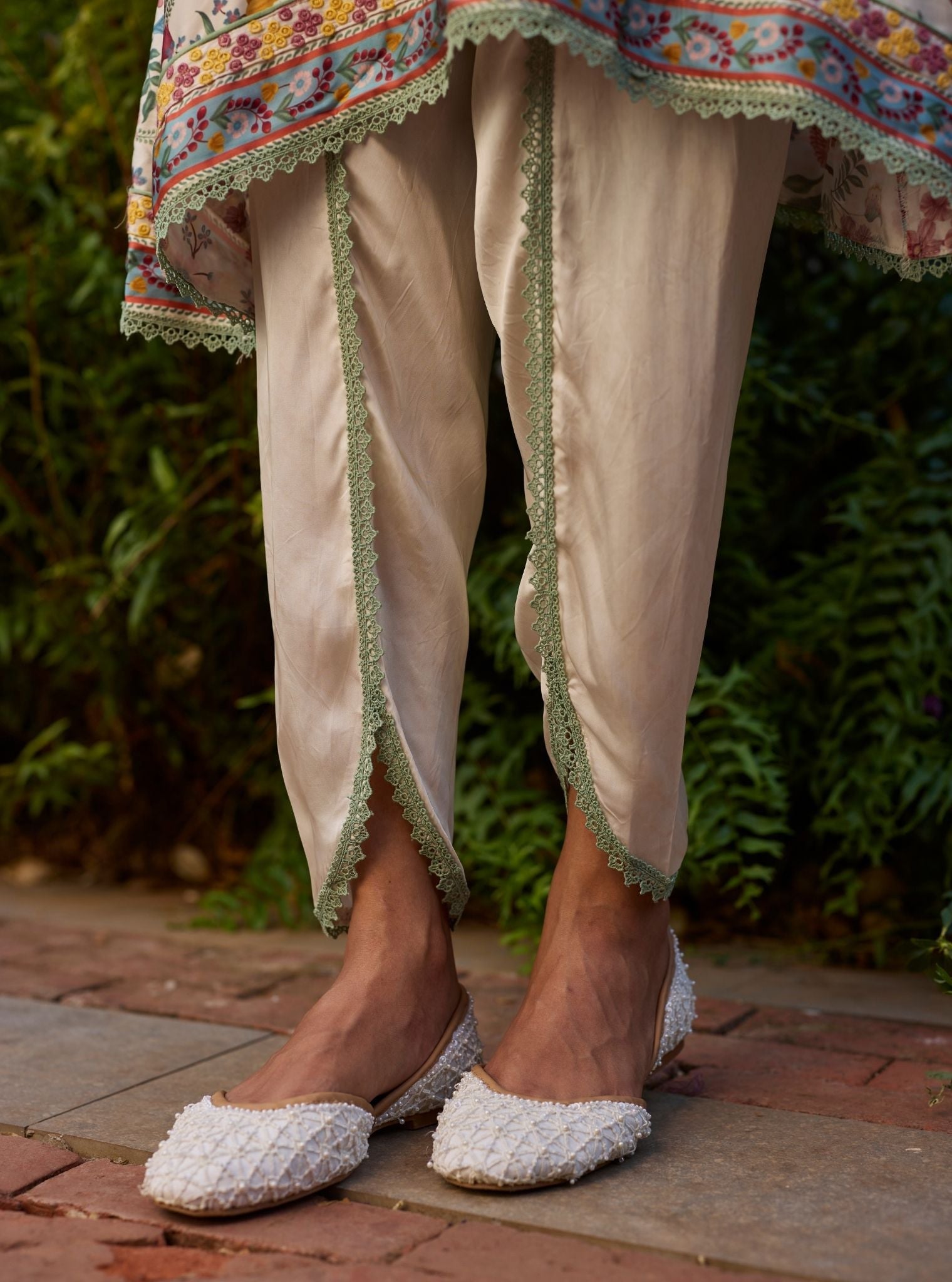 Aro Cupro Satin Off White Kurta Set