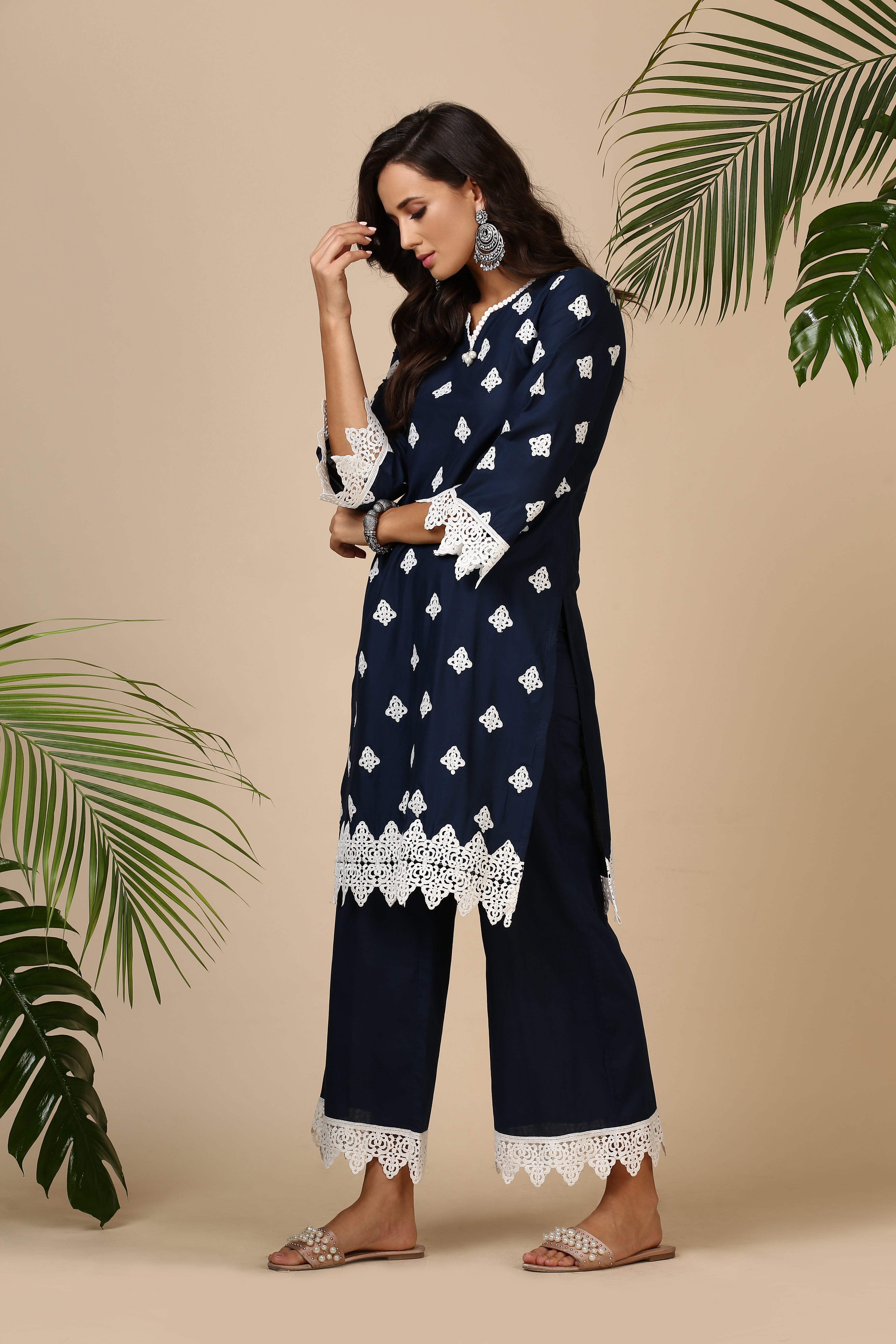 Coral bells Navy Blue