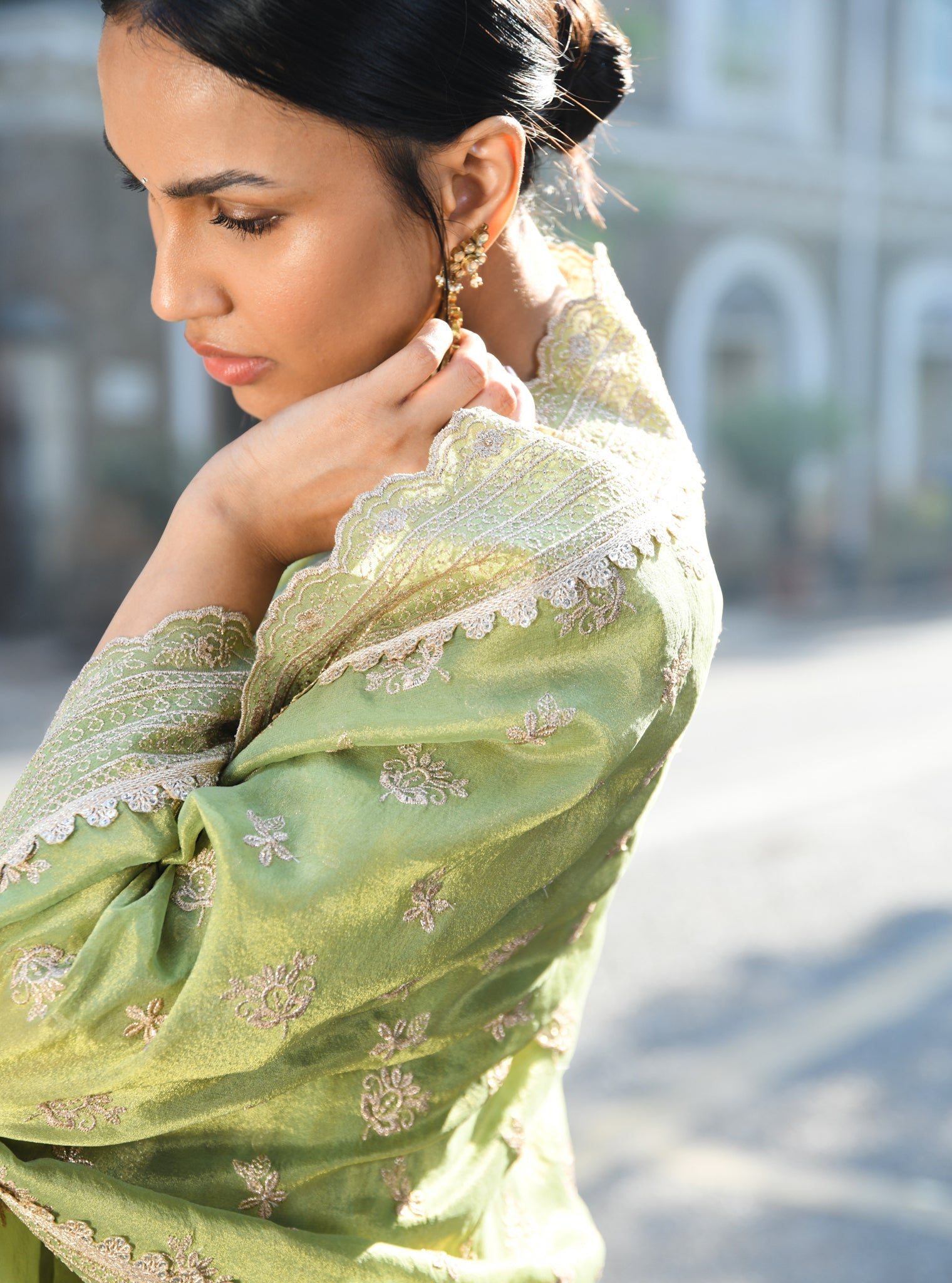 Mulmul Banarsi Paheri Green Kurta With Mulmul Banarsi Paheri Green Pant