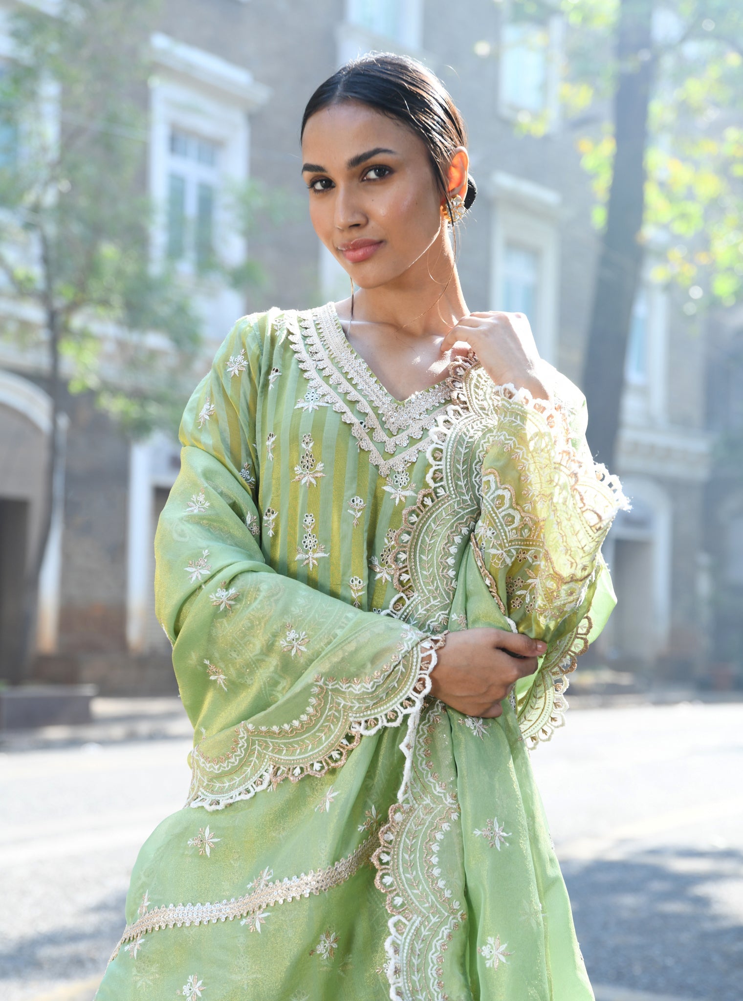 Mulmul Banarsi Dasheri Green Kurta With Mulmul Banarsi Dasheri Green Pant