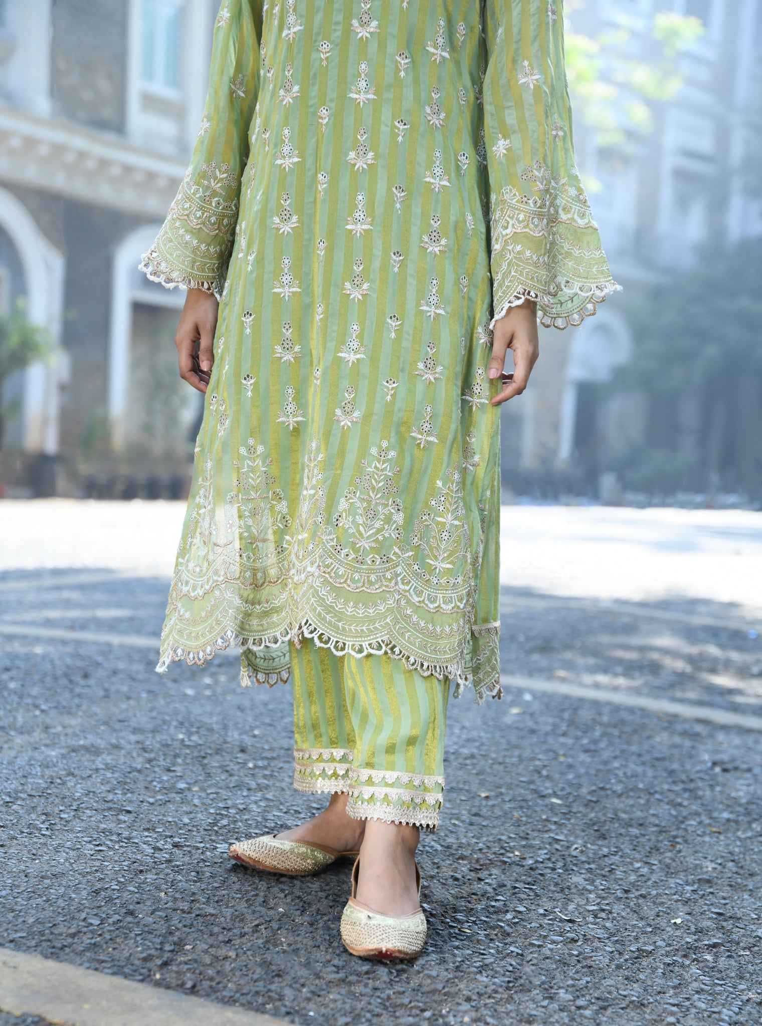 Mulmul Banarsi Dasheri Green Kurta With Mulmul Banarsi Dasheri Green Pant