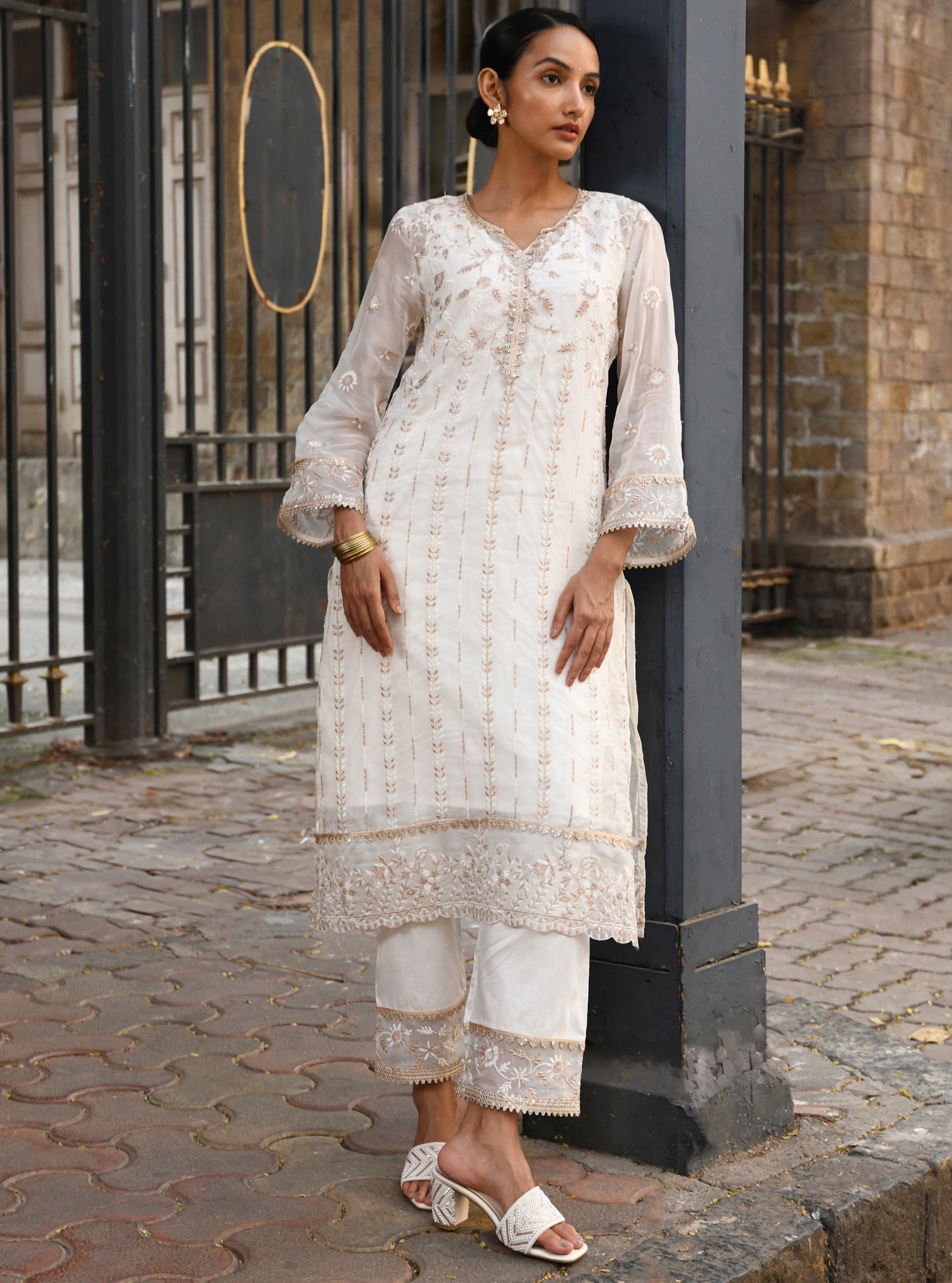 Mulmul Organza Amrapali Off White Kurta With Mulmul Pima Amrapali Off White Pant