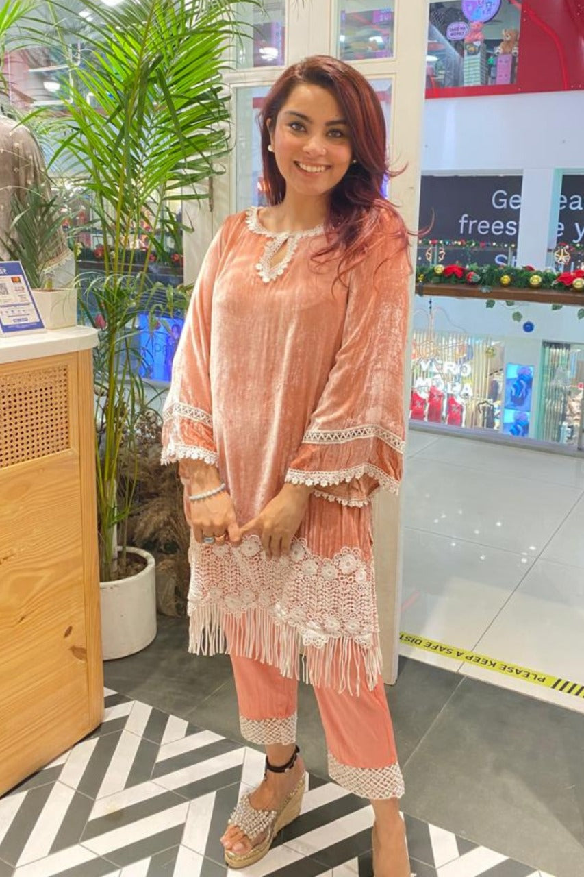 Makhmal Fern Pink Kurta with Fern Pink Pyjama