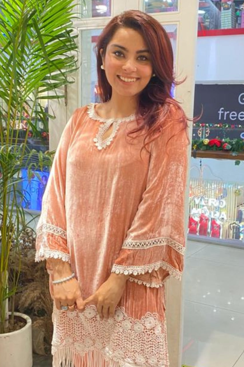 Makhmal Fern Pink Kurta with Fern Pink Pyjama