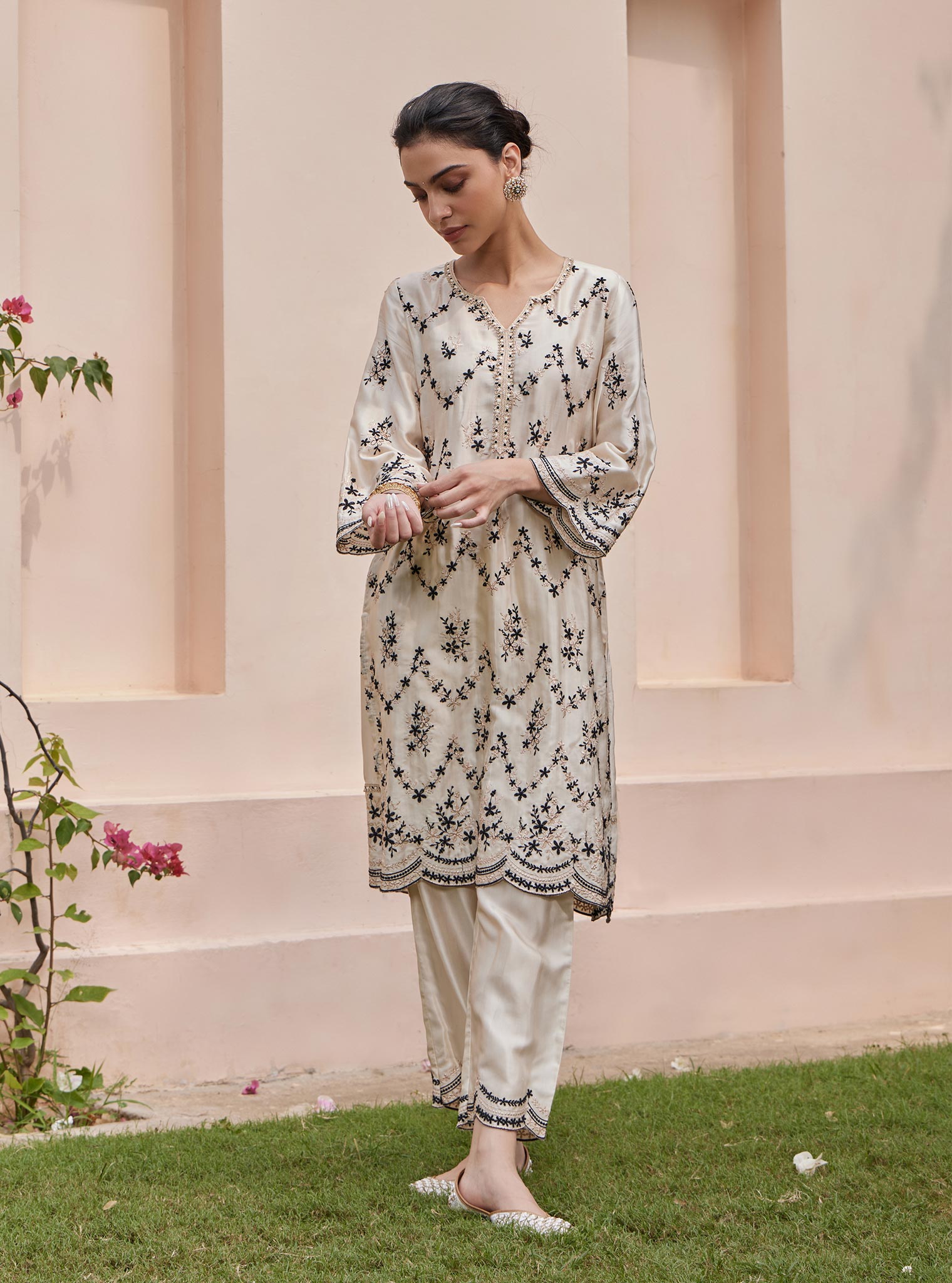 Mulmul Cupro Valaya Off white Kurta with Mulmul Cupro Valaya Off white Pant