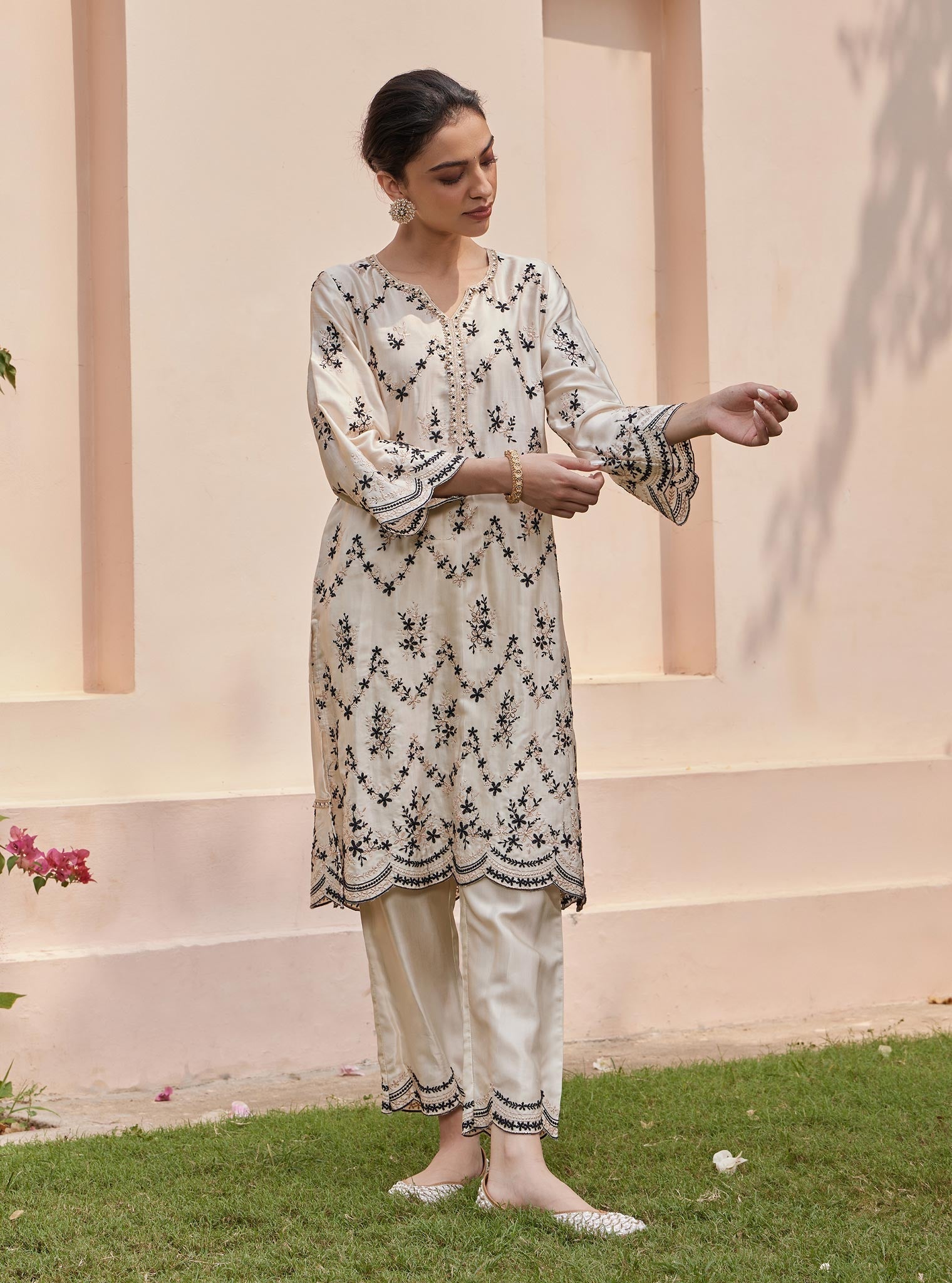 Mulmul Cupro Valaya Off white Kurta with Mulmul Cupro Valaya Off white Pant