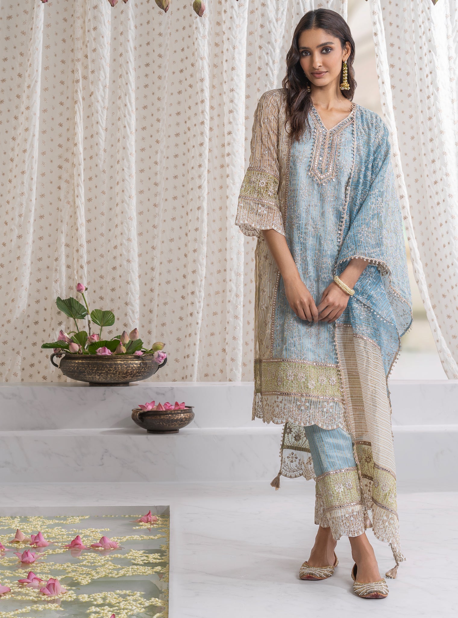 Mulmul Banarsi Aboli Blue Kurta With Mulmul Banarsi Aboli Blue Pant