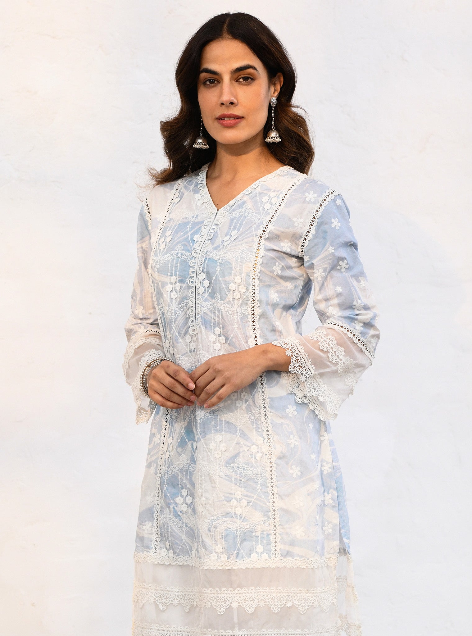 Mulmul Cotton Marble Delphi Blue kurta With Mulmul Cotton Multi Lace Slim White Pant