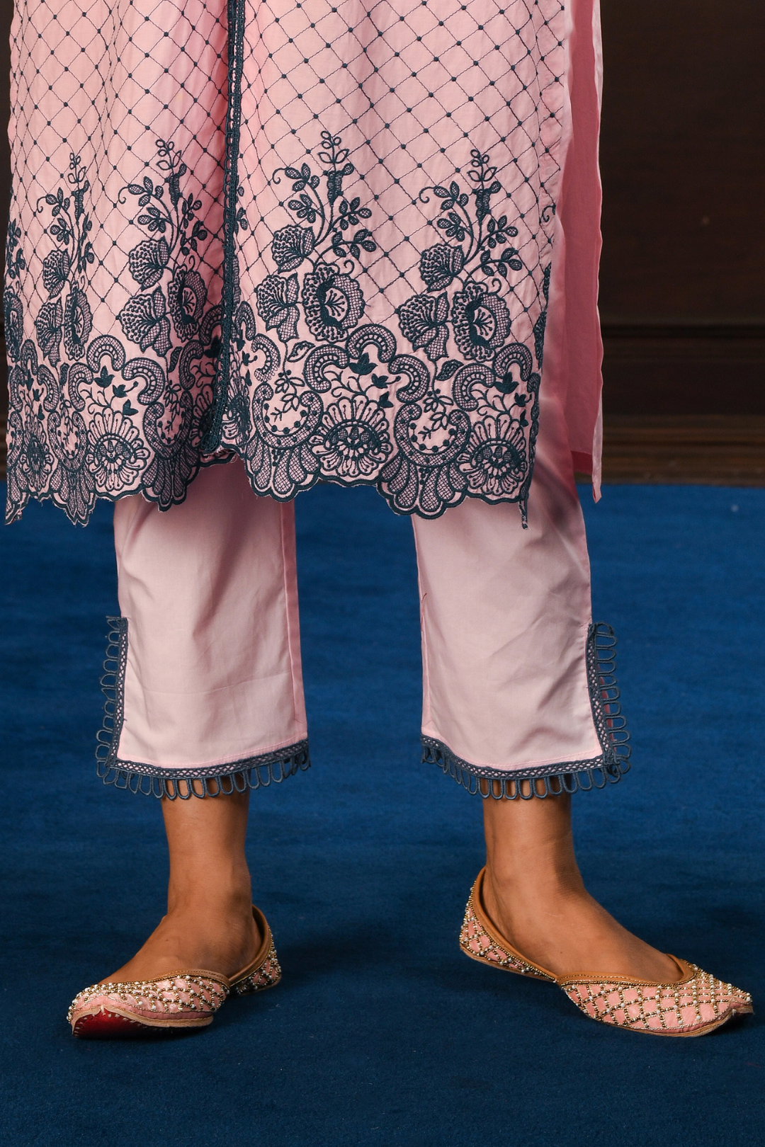 Mulmul Cotton Cayo Pink Kurta With Pink Slit Pants