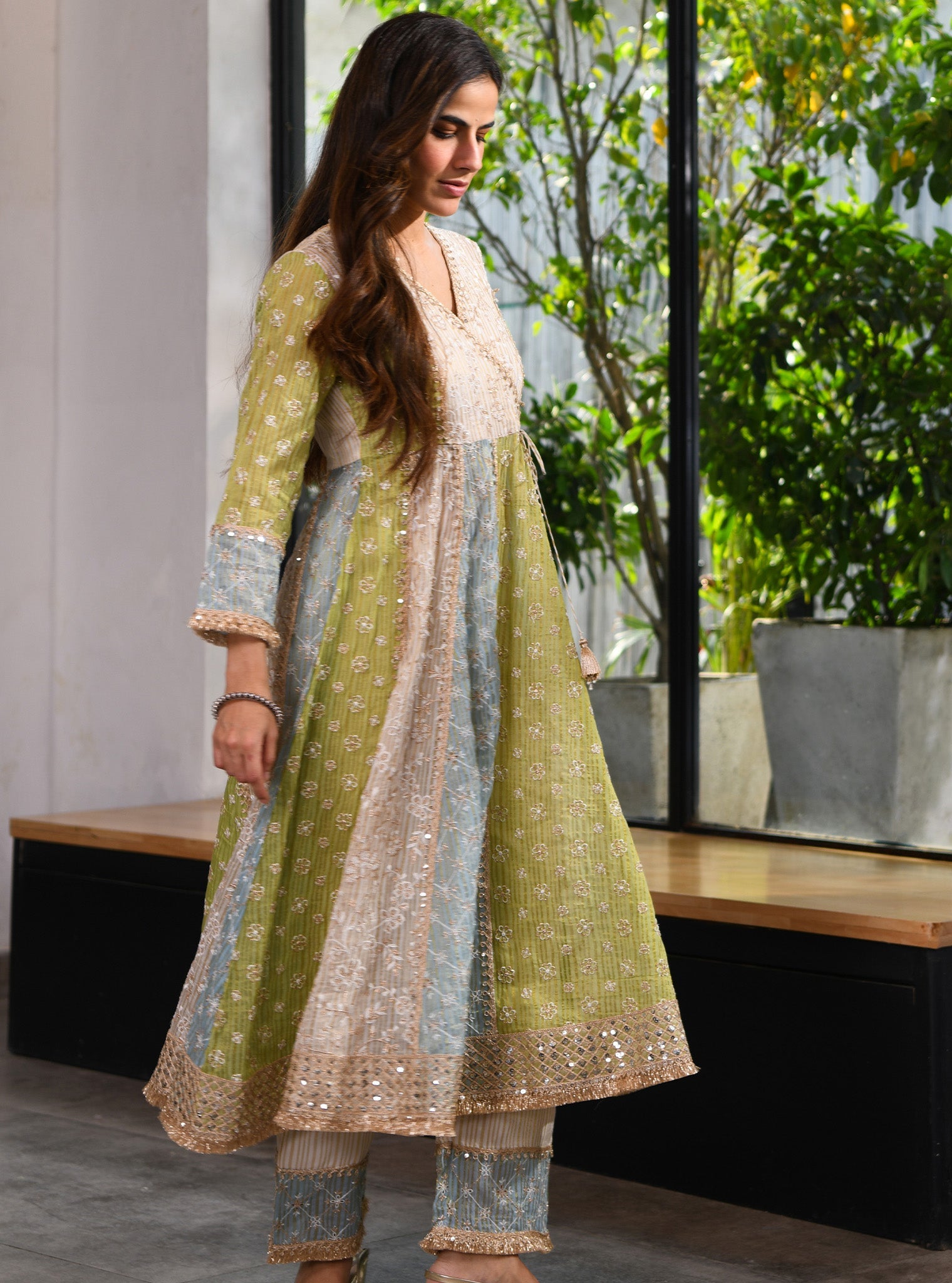 Mulmul Banarsi Sailsbury Green Anarkali Kurta With Sailsbury Green Pant