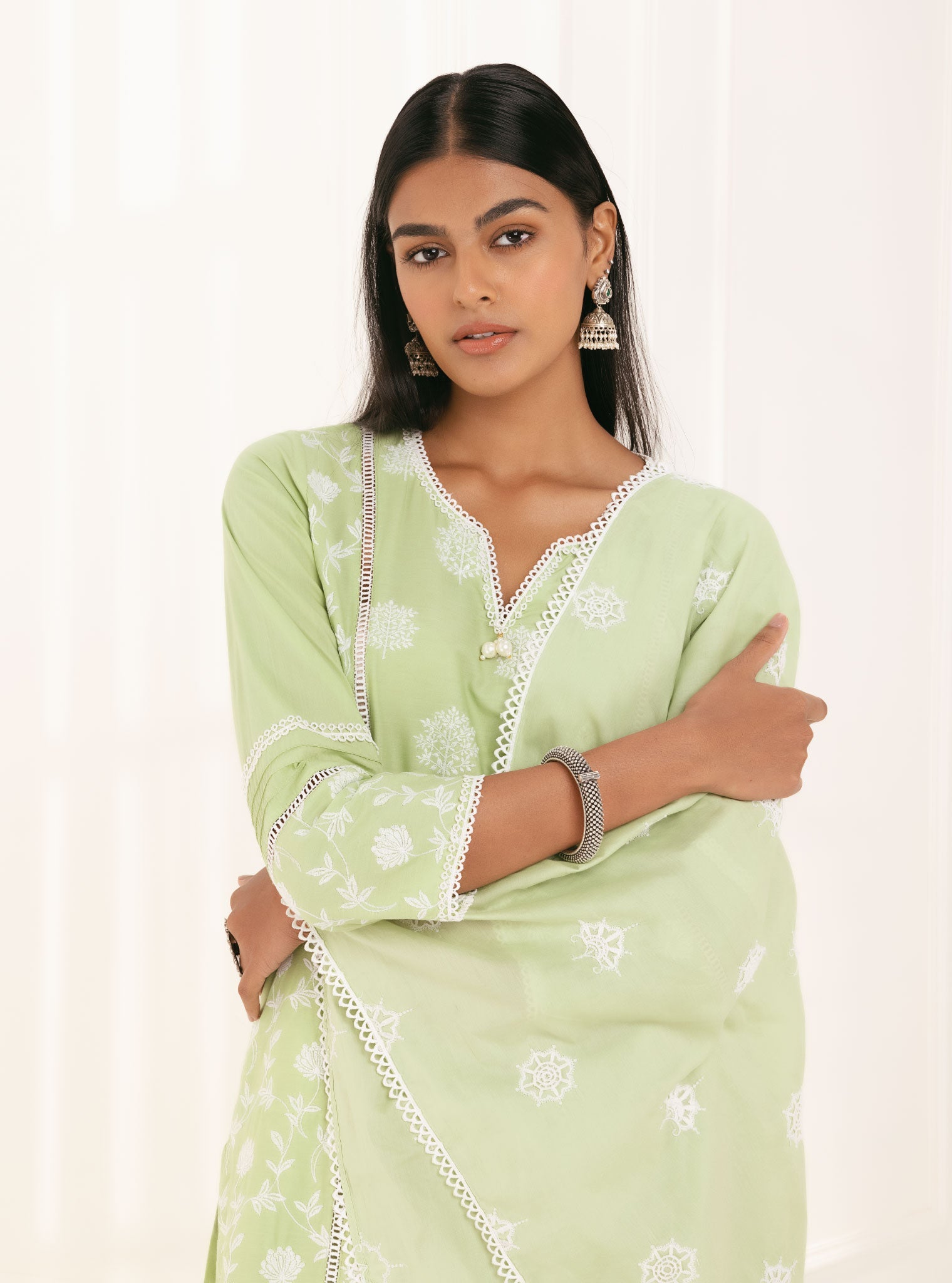 Mulmul Cotton Kannur Green Kurta With Emb Organza White Scallop pant