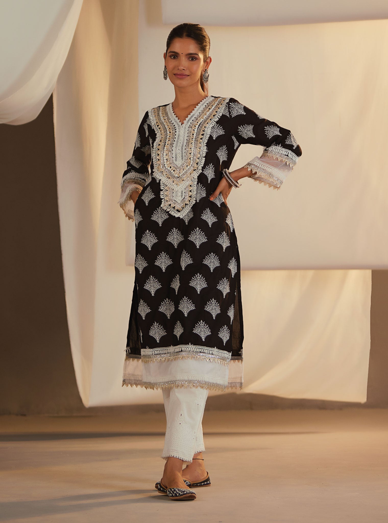 Mulmul Cotton Maple Kurta With Mulmul Gota Daigonal Pants