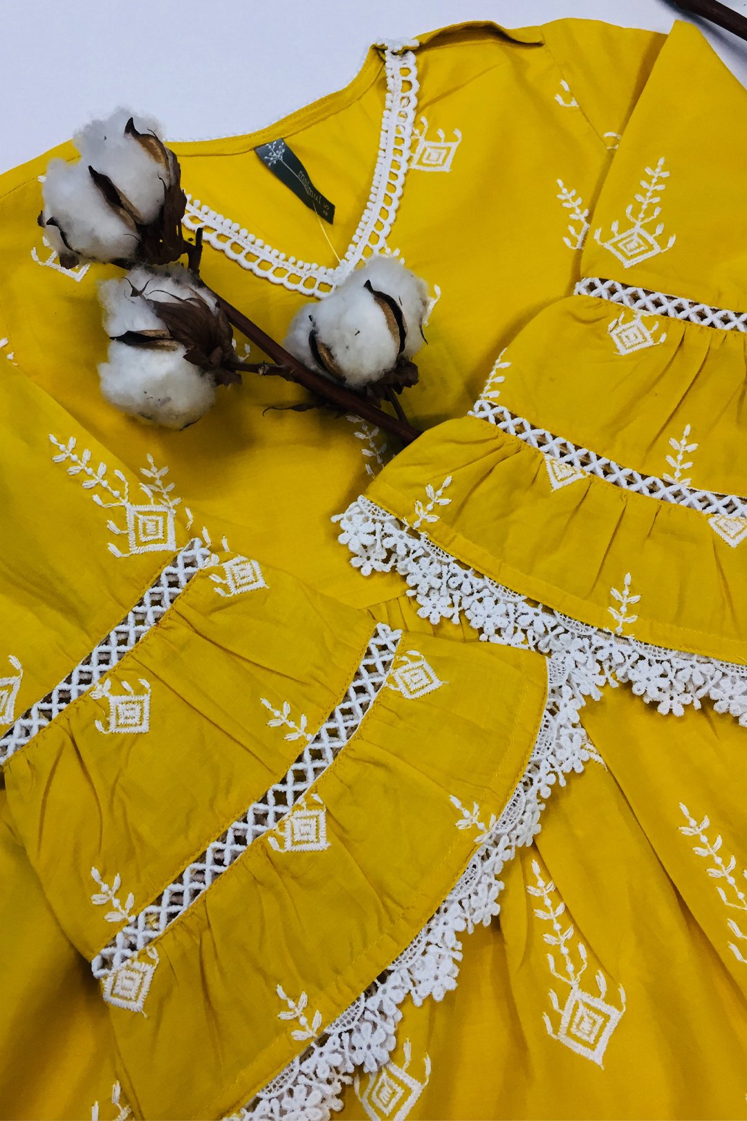 Mulmul Cotton Bud Kurta With Bud Pant