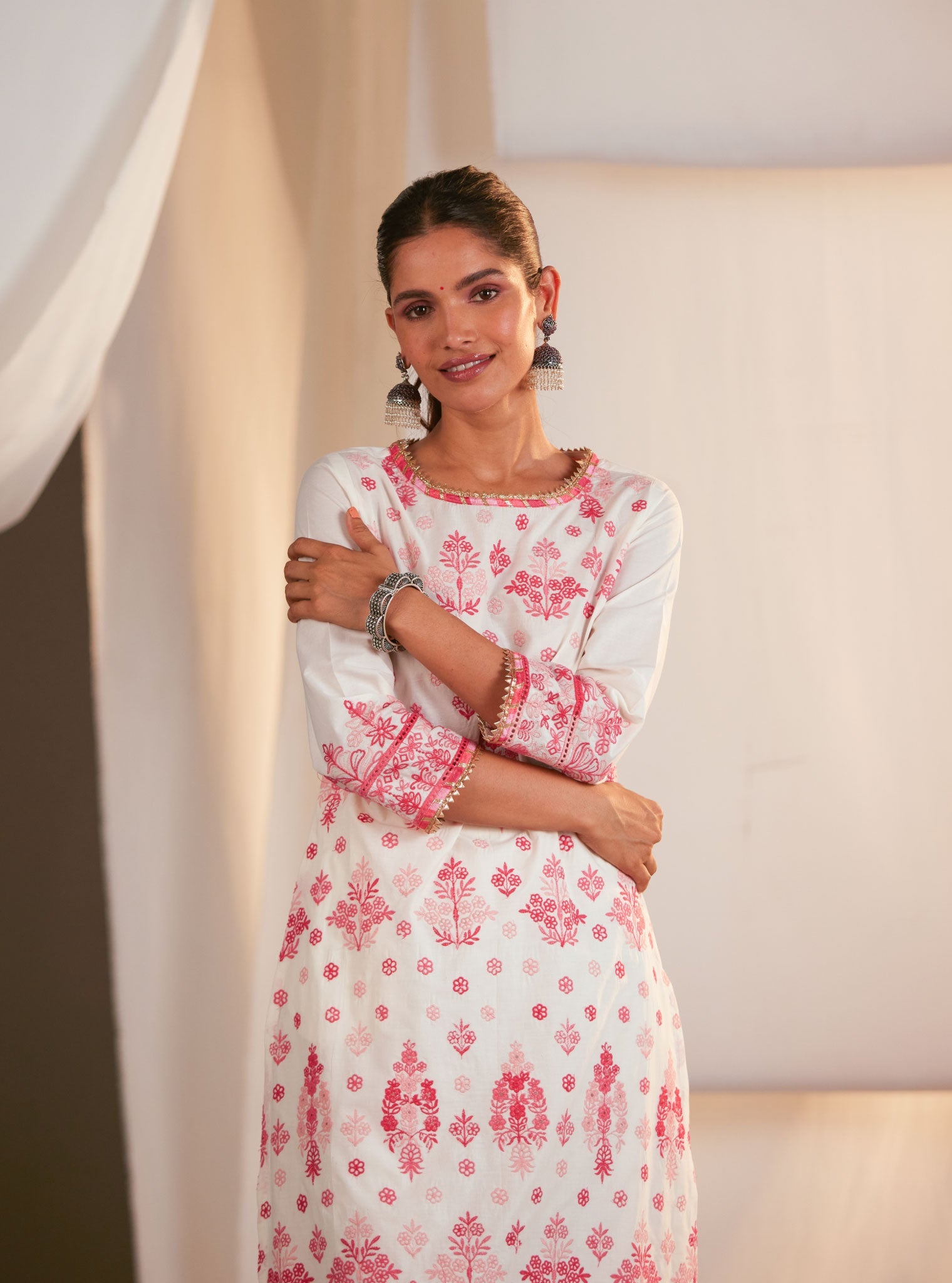 Mulmul Cotton Zahava Off White/Pink Kurta With Zahava Off White/Pink Pant